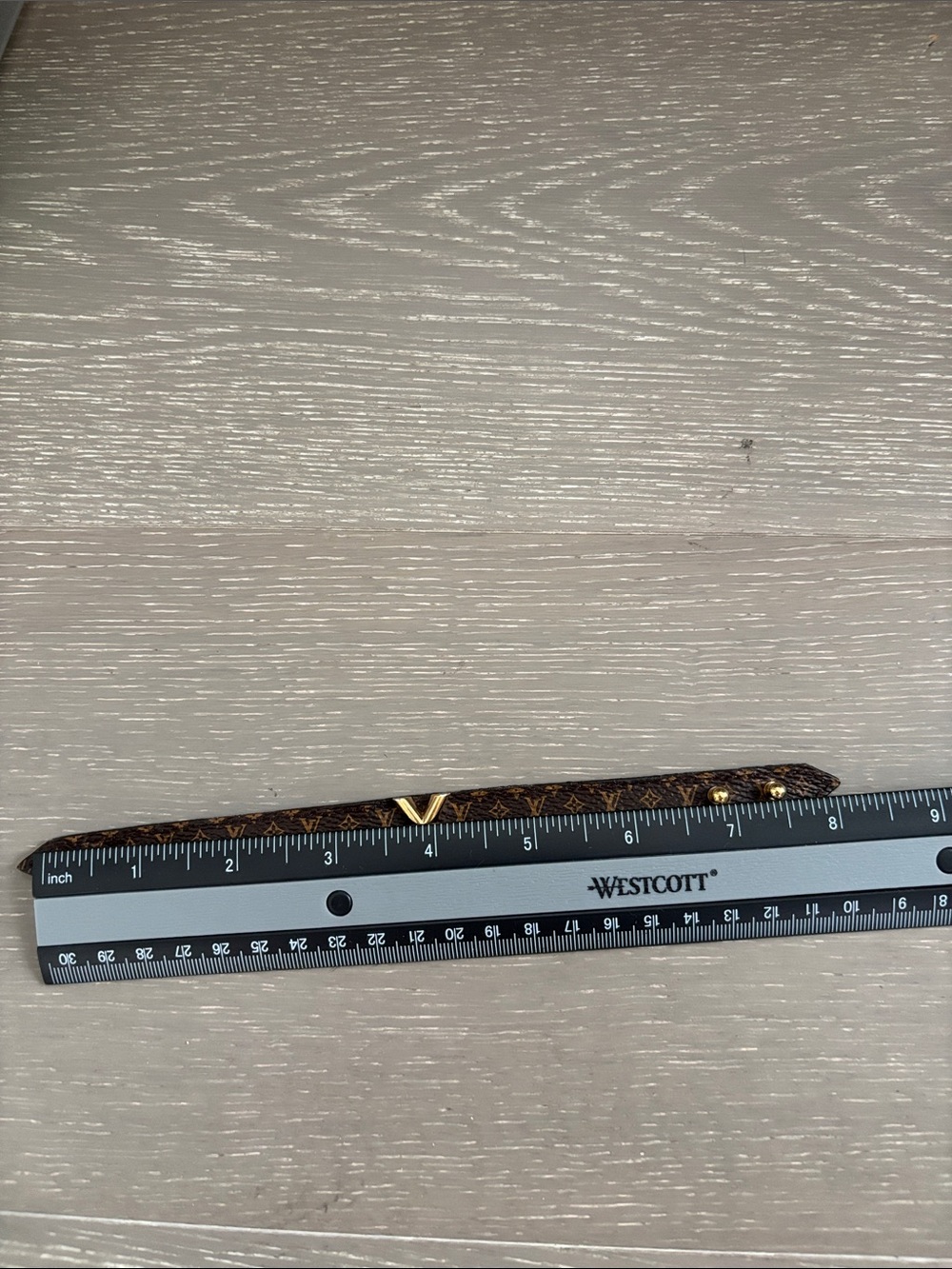 New Authentic Louis Vuitton Brown Monogram Bracelet with Gold V Clasp - Picture 4 of 4
